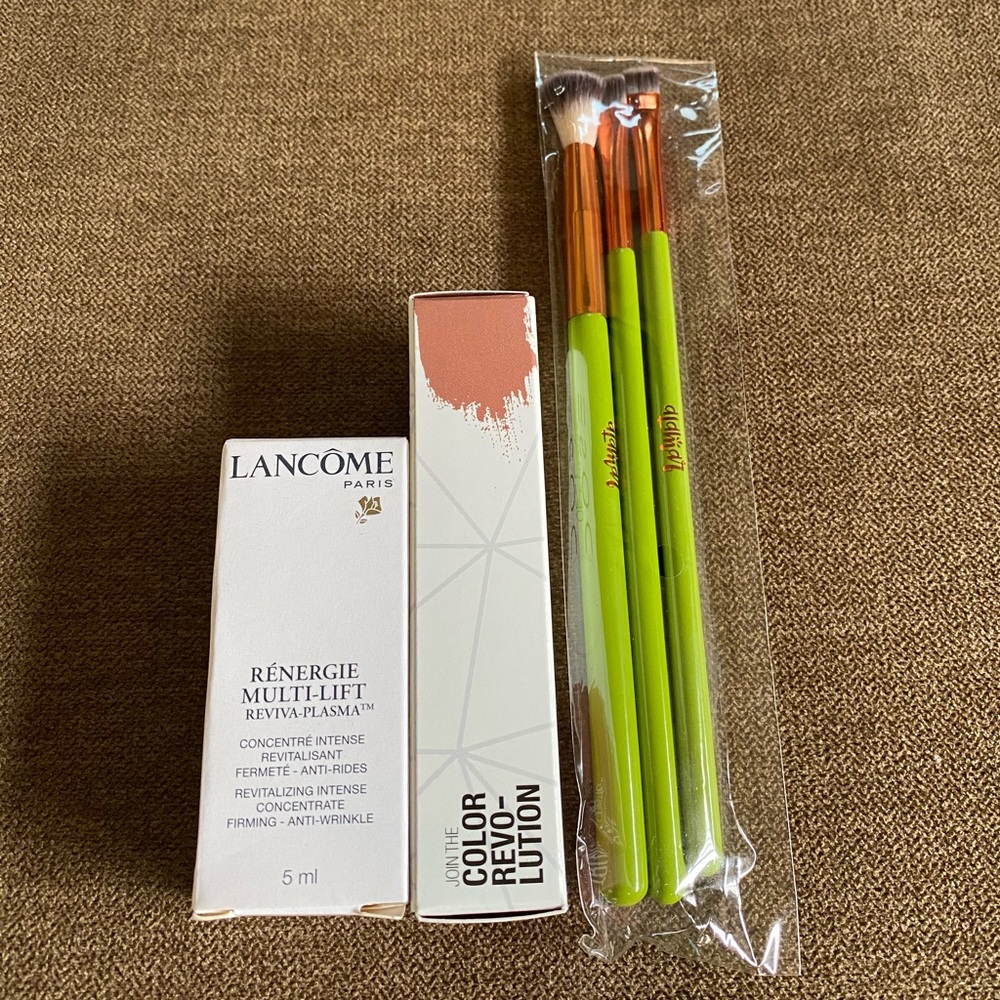 3in1 Combo Matte Lipstick•Makeup Brush• Face cream